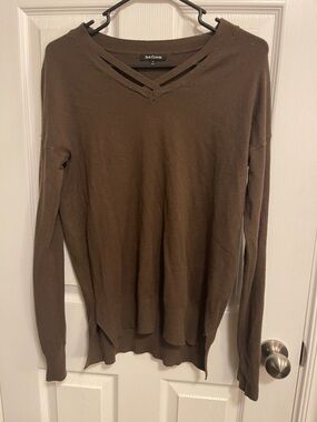 Pink Clover V-Neck Sweater in Brown